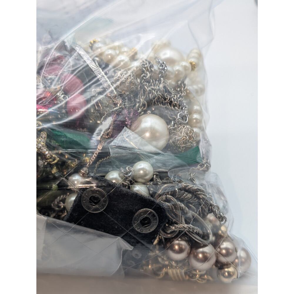 Jewelry Lot Giselle Repurpose Bag Over 4 Pounds Beads & Possible Wearable Pieces - Picture 7 of 8